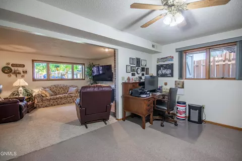 201 Laredo Dr, Bismarck, ND 58504 photo 29