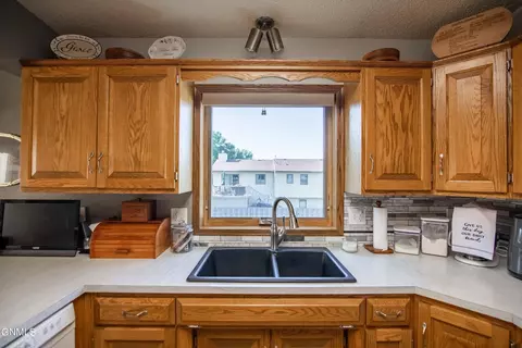 201 Laredo Dr, Bismarck, ND 58504 photo 18