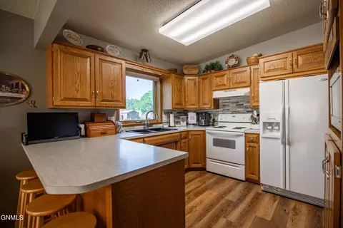 201 Laredo Dr, Bismarck, ND 58504 photo 3