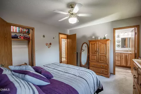 201 Laredo Dr, Bismarck, ND 58504 photo 20