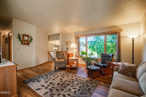 201 Laredo Dr, Bismarck, ND 58504 photo 4