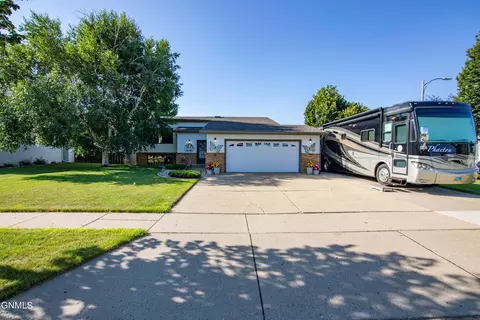 201 Laredo Dr, Bismarck, ND 58504