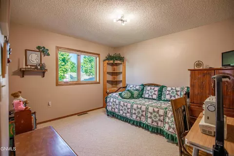201 Laredo Dr, Bismarck, ND 58504 photo 22