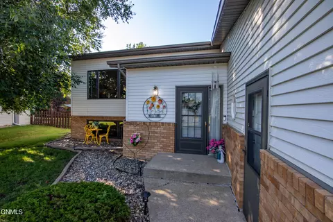 201 Laredo Dr, Bismarck, ND 58504 photo 6