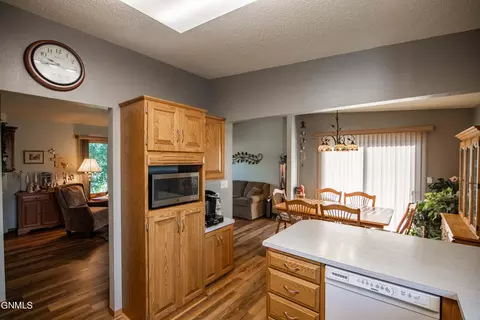 201 Laredo Dr, Bismarck, ND 58504 photo 16