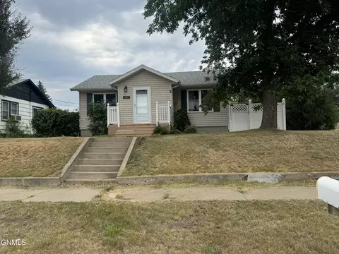 313 N 5th St, New Salem, ND 58563
