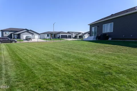 3208 Percheron Dr SE, Mandan, ND 58554 photo 65