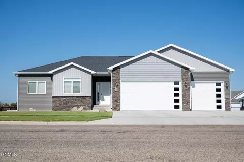 3208 Percheron Dr SE, Mandan, ND 58554 photo 2
