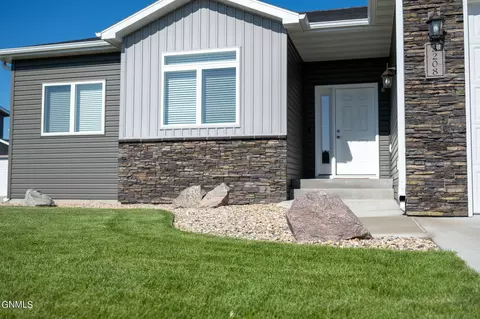 3208 Percheron Dr SE, Mandan, ND 58554 photo 3
