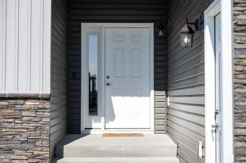 3208 Percheron Dr SE, Mandan, ND 58554 photo 4