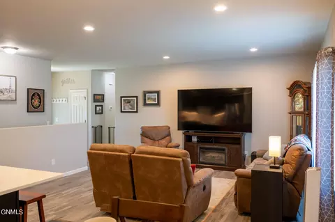 3208 Percheron Dr SE, Mandan, ND 58554 photo 7