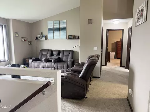 2806 10th Ave SE, Mandan, ND 58554 photo 8