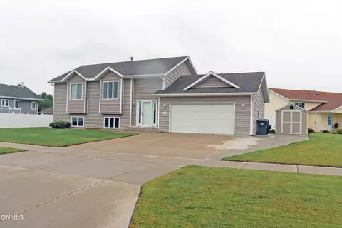2806 10th Ave SE, Mandan, ND 58554