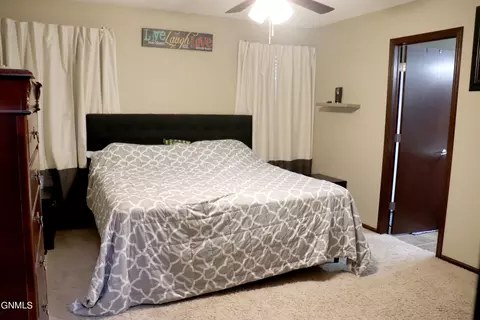 2806 10th Ave SE, Mandan, ND 58554 photo 13