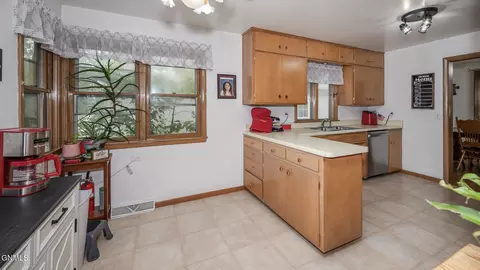Kitchen - 803 Boulevard Ave E, Bismarck, ND 58501 photo 5 of 5