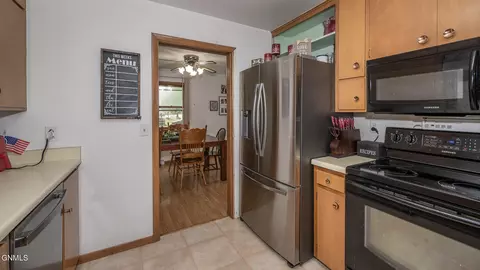Kitchen - 803 Boulevard Ave E, Bismarck, ND 58501 photo 3 of 5
