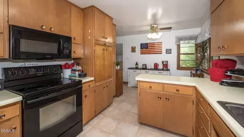 Kitchen - 803 Boulevard Ave E, Bismarck, ND 58501 photo 2 of 5