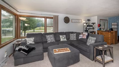 Living - 803 Boulevard Ave E, Bismarck, ND 58501 photo 2 of 3