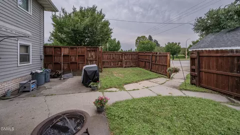 Exterior - 803 Boulevard Ave E, Bismarck, ND 58501 photo 7 of 12