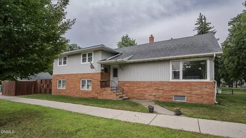 803 Boulevard Ave E, Bismarck, ND 58501