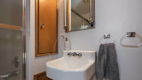 Bath - 803 Boulevard Ave E, Bismarck, ND 58501 photo 6 of 7