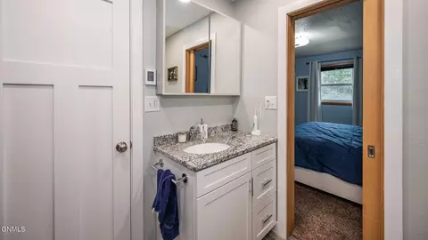 Bath - 803 Boulevard Ave E, Bismarck, ND 58501 photo 3 of 7