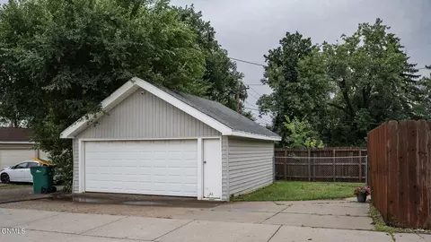 Exterior - 803 Boulevard Ave E, Bismarck, ND 58501 photo 5 of 12