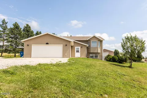 805 Barston Ln, Bismarck, ND 58501