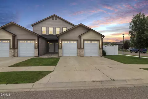 623 40th St E, Williston, ND 58801