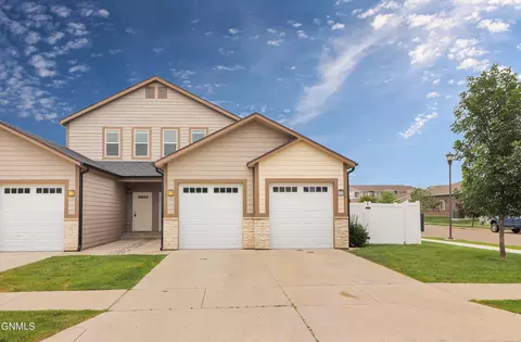 623 40th St E, Williston, ND 58801 photo 2