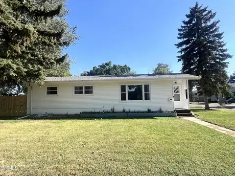 2 18th Ave SE, Minot, ND 58701