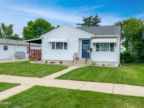 114 5th St W, Williston, ND 58801