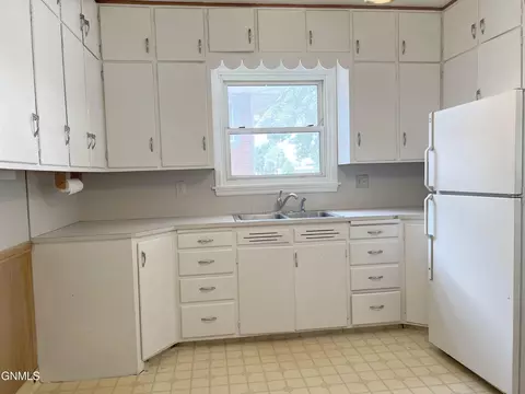 311 1st Ave NE, Mandan, ND 58554 photo 17