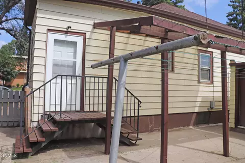 311 1st Ave NE, Mandan, ND 58554 photo 6