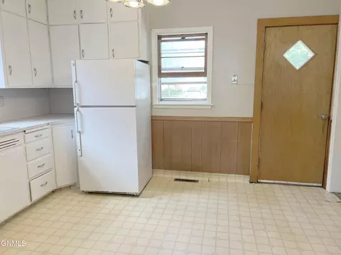 311 1st Ave NE, Mandan, ND 58554 photo 16