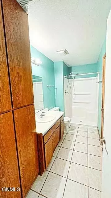 Bath - 2206 13th Ave W, Williston, ND 58801 photo 1 of 1