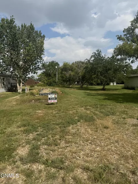 209 Pierce St, Noonan, ND 58765