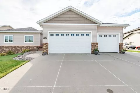 4631 Amberglow Pl, Bismarck, ND 58503