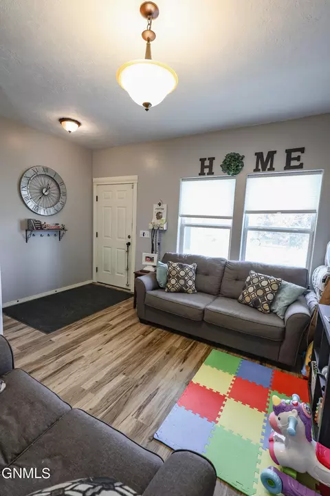 1705 Bison Dr, Williston, ND 58801 photo 5