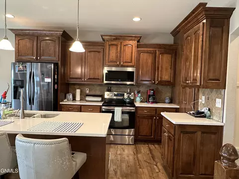 2011 Dublin Ln, Williston, ND 58801 photo 18