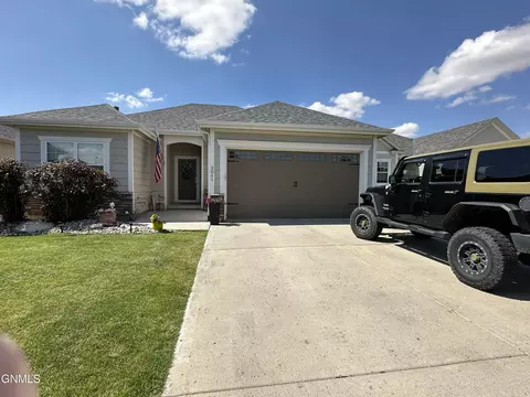 2011 Dublin Ln, Williston, ND 58801 photo 2
