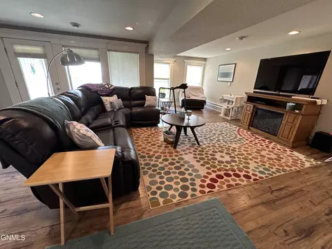 2011 Dublin Ln, Williston, ND 58801 photo 41