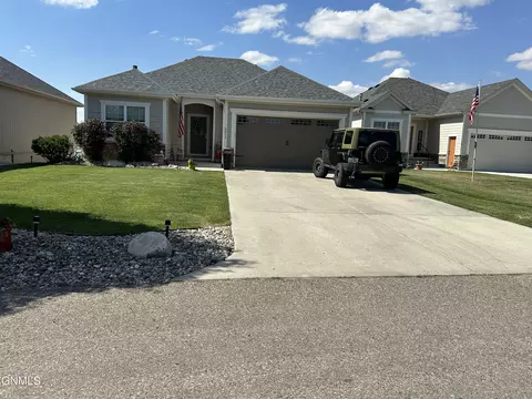 2011 Dublin Ln, Williston, ND 58801