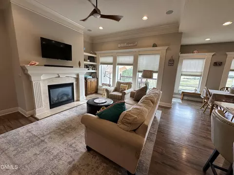 2011 Dublin Ln, Williston, ND 58801 photo 13