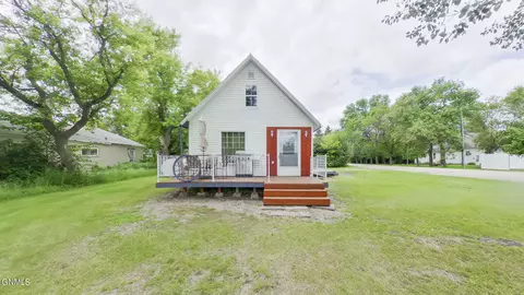 81 4th Ave E, Makoti, ND 58756