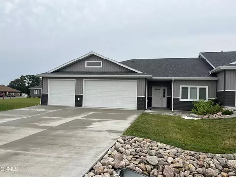 215 Colt Ave, Bismarck, ND 58503