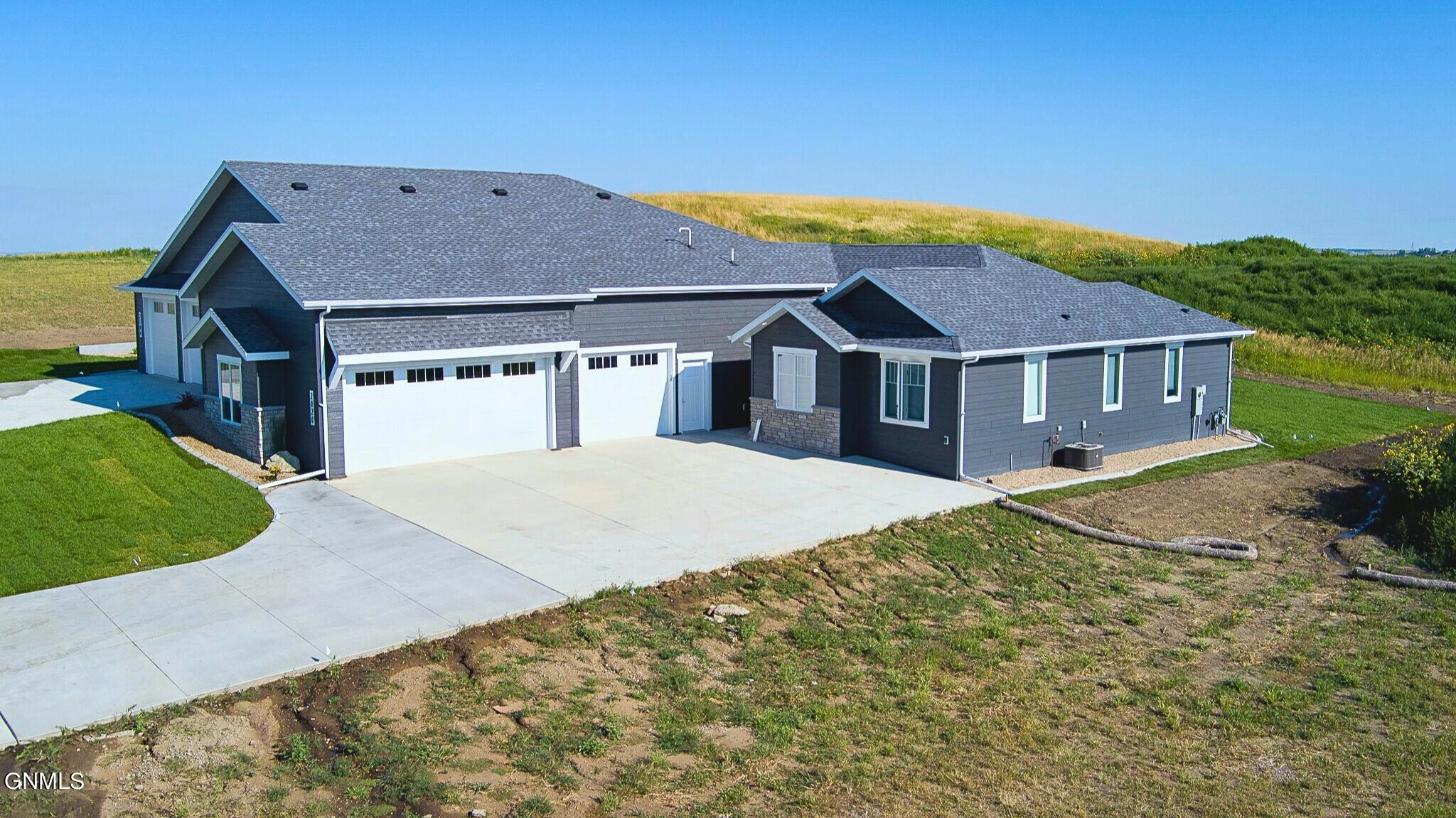 2020 Prairie Hawk Dr  