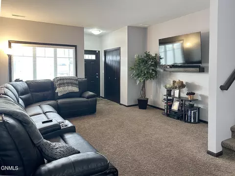 Living - 4351 Cumberland Loop, Bismarck, ND 58503 photo 3 of 3