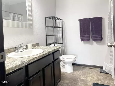 Bath - 4351 Cumberland Loop, Bismarck, ND 58503 photo 3 of 3