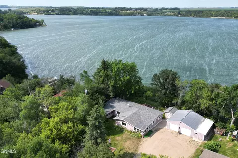 349 Glenwood Ave, Jamestown, ND 58401